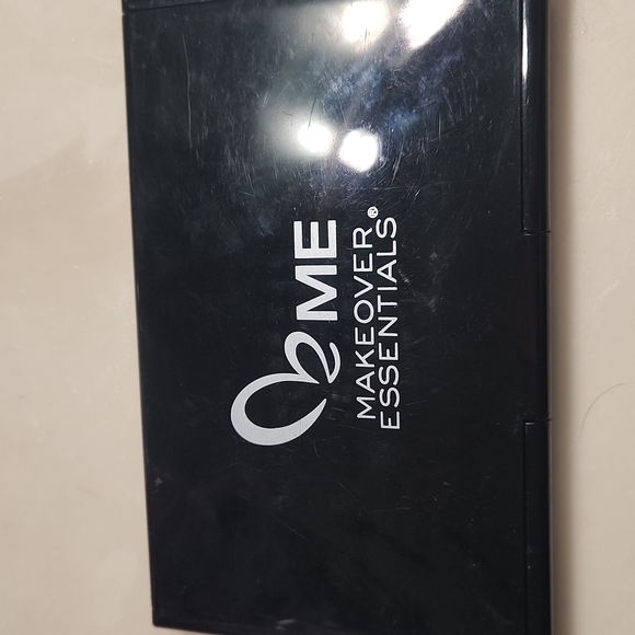 NWOT Makeover Essentials Make up - Picture 7 of 9